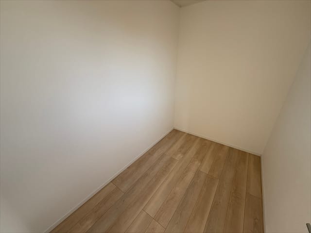 そしてこのお部屋には3帖の納戸スペースがあります!収納スペースとして使ってもいいですし、書斎として使っても面白いかもしれませんね。