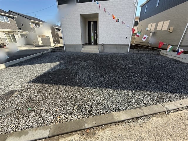 駐車スペースは2台分ございます。