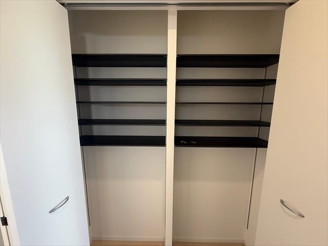 シューズボックスも大容量です。奥様ご自慢のブーツも入ります。売らなくても大丈夫です!