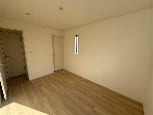 最後のお部屋は6帖の洋室です。