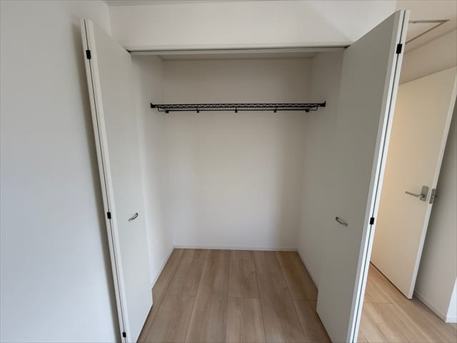 クローゼットも大容量!奥様のあのロングコートもかけられます!ところで次はいつ着るんですか・・・?(笑)