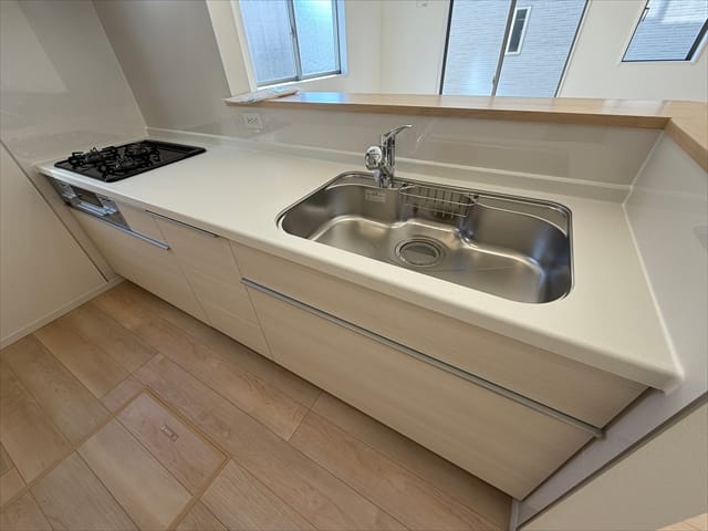 リビングを見渡す対面キッチンは、ごろごろしているご主人に圧力をかける時に便利です。