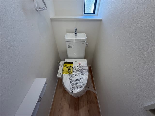 1階のトイレは玄関から近いので、駆け込みトイレ常習犯にはありがたいですね!