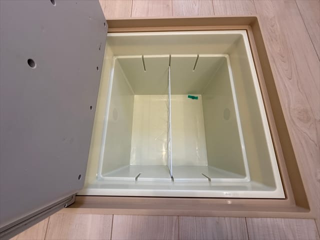 床下収納には子供たちに内緒のお菓子を隠しましょう!取り出す際は気を付けて!