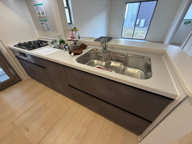 お母さんがここから子供達を注意しようとした時・・・あ、転んだ。