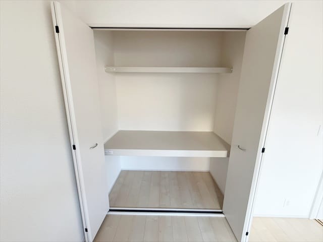 そんな高級チョコレートがバレてしまったこの部屋にも収納スペースがございます。