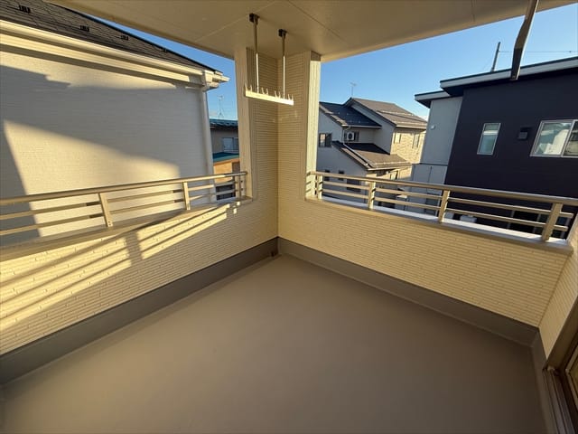 バルコニーは広々としていますので、洗濯物をすっきり干すことが出来ますね。