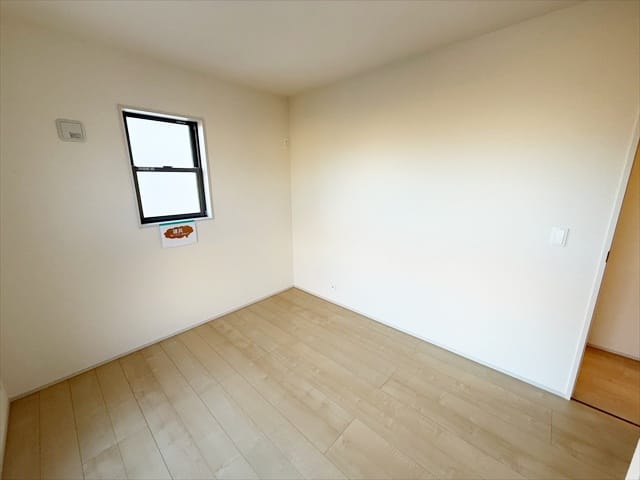 バルコニーにも面していないので、お子さんの子供部屋にして頂けると安全かなと思います。