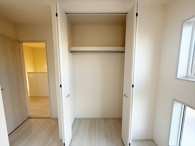 お子さんのおもちゃなどもしっかり収納出来る広さのクローゼットですね。