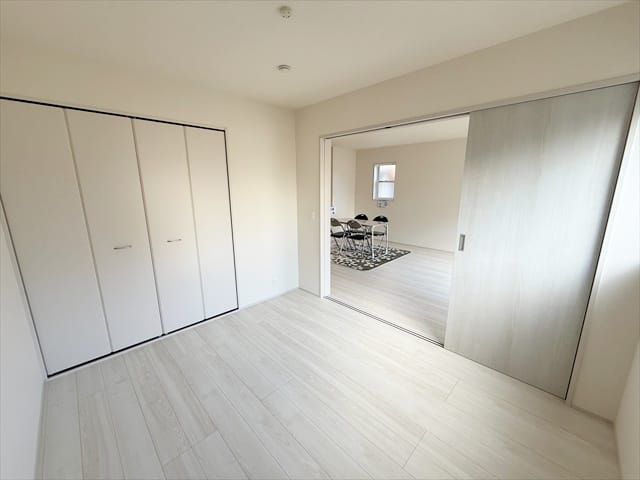 この部屋にいたお子さんが大きな声で、「お母さーん、それなにー?」