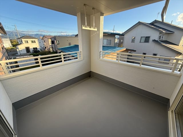 バルコニーは広々としていますので、洗濯物をすっきり干すことが出来ますね。