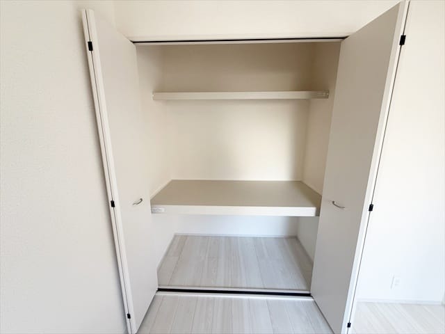 そんな高級チョコレートがバレてしまったこの部屋にも収納スペースがございます。