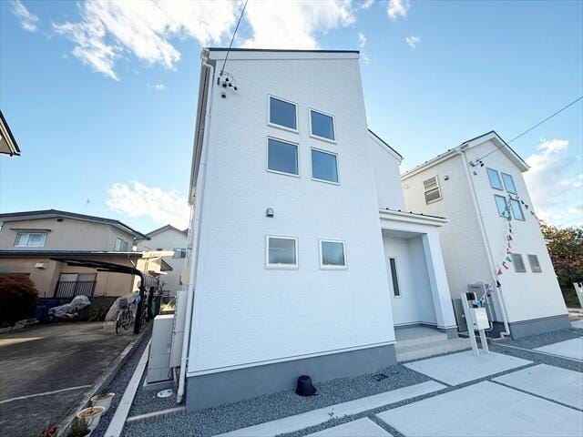 昭和小学校、川中島中学校学区内です。