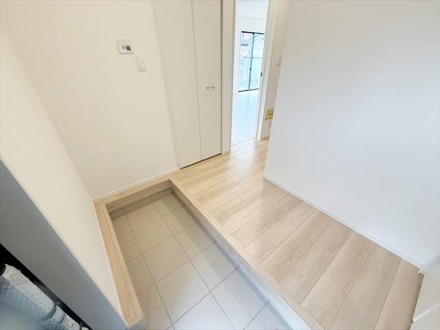 そしてこの広い玄関スペースにはお子さんのベビーカーなども置け