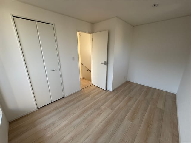 最後のお部屋は6帖の洋室です。