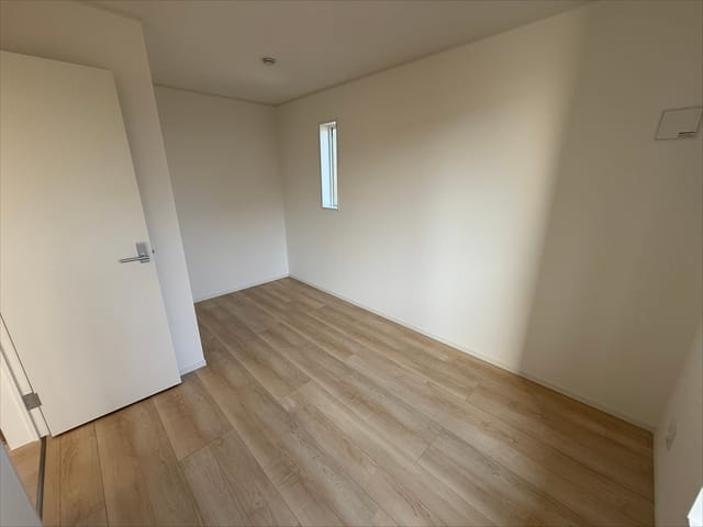 子供部屋にする場合はバルコニーに勝手に出てしまわないように注意が必要です。