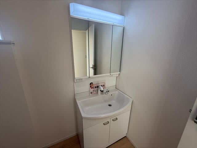 洗面所で隣で歯を磨いているときしか娘と話せないお父さんの話を聞いたことがあります。貴重な場所ですね!