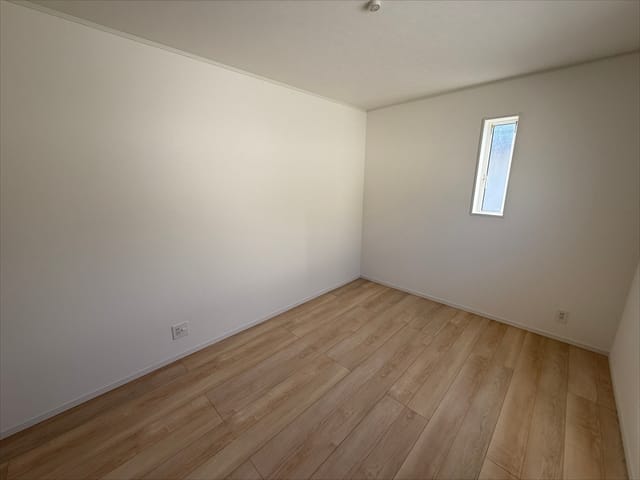 壁一面にポスターを貼ったり出来ますね!