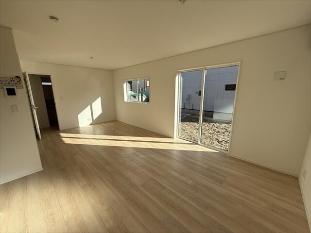 明るいリビングですので、見てるだけで眠たくなってきます。yo