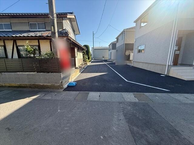 こちらが協定通路でございます。奥の3号棟の方と共有で使います