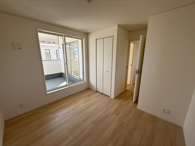 最後のお部屋は5.7帖の洋室です。