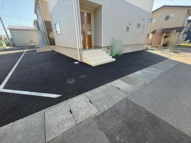 見てください!これが私の気に入っている駐車スペースです!どち