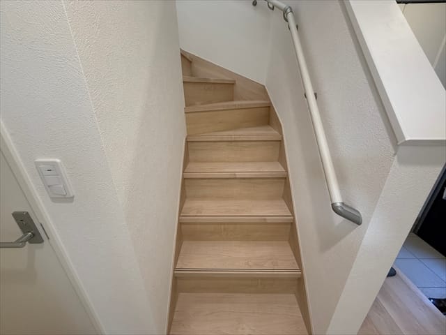 階段部分は手すりがついていますので、お子さんも安全に使うことが出来ます。