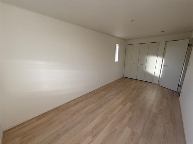 9帖ですけど球場じゃないので野球は出来ないです。あ、つまんない・・・?