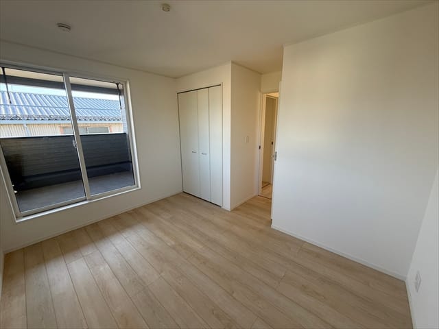 最後の一番東側のお部屋は6.5帖の洋室です。