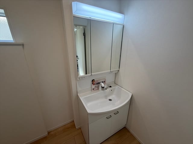 洗面所で隣で歯を磨いているときしか娘と話せないお父さんの話を聞いたことがあります。貴重な場所ですね!