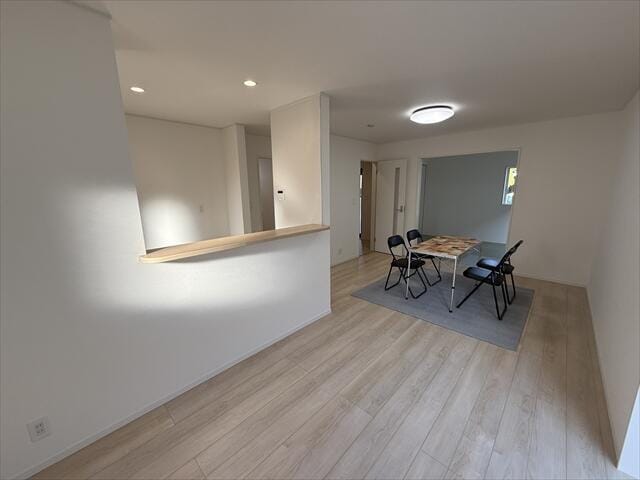 あんまり走り回ると転b・・・あーほら、転んだ。