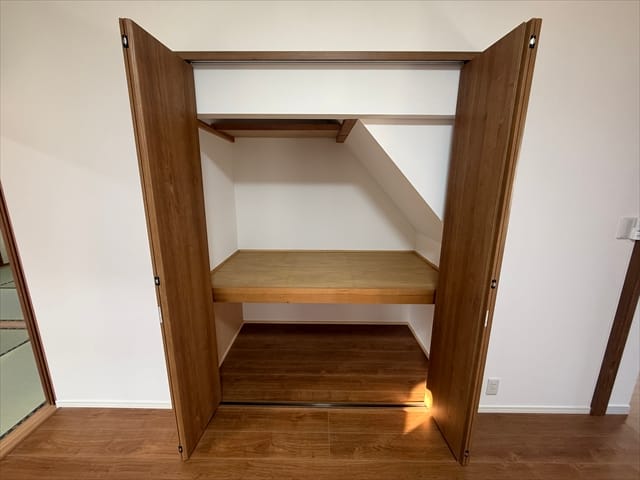 嬉しい収納スペースもありますので、おじいちゃんおばあちゃんの家から持ってきた大切なものはここにしまっておきましょう。