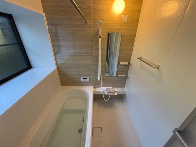 お風呂も広いので、お子さんと入る場合も安心ですね。1人で入れば足を伸ばしてあぁ~極楽・・・すみませんなんだかおじいさんのような感想になってしまいました。