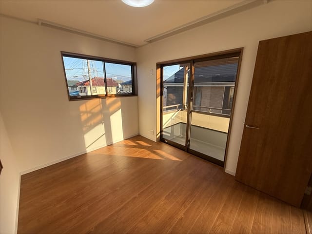 ナント明るいお部屋なんでしょう、南東だけに・・・あ、度々すみません。嫌いにならないでください。