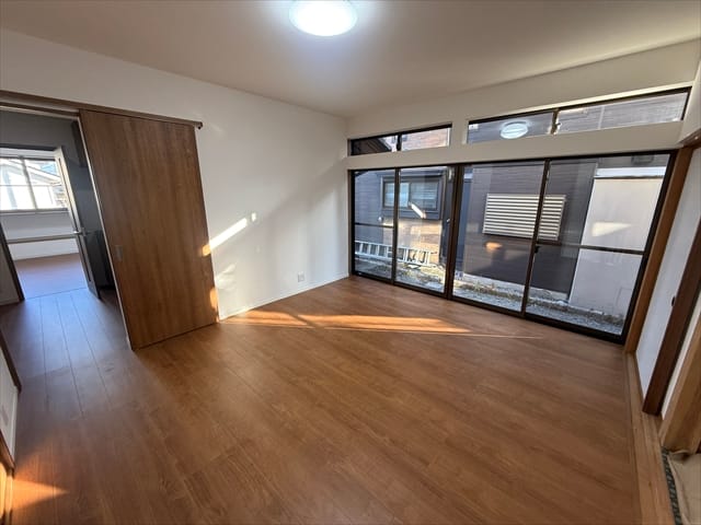 1階には約8帖の洋室もございます。