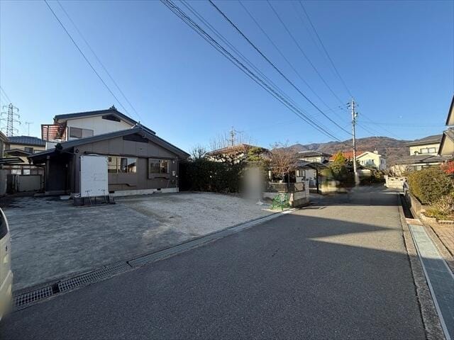 前面道路の幅員は約4mございます。