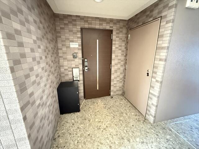 共用廊下側の玄関ポーチ。