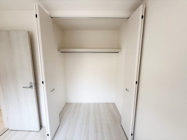 これだけ大きな収納スペースがあればお子さんのおもちゃや洋服なども収納しきれるのではないでしょうか。