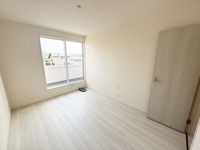 こちらのお部屋が主寝室になるかなと思います。