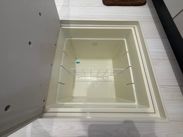 床下収納もございます。バレてはいけないお菓子やテスト用紙などを隠して・・・あ、親がお菓子、子供がテストを同じ場所に隠すならどっちも見つかりますね、お互いに。(笑)