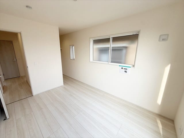 最後のお部屋は南東のお部屋で6帖の広さです。