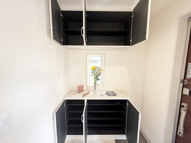 シューズボックスもこれだけたくさんございます。ご家族が多い方でもスニーカー集めが趣味の方でも安心して使えますね。