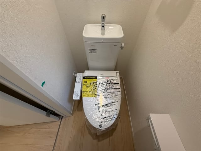2階にもトイレがございます。夜のトイレも安心ですね。