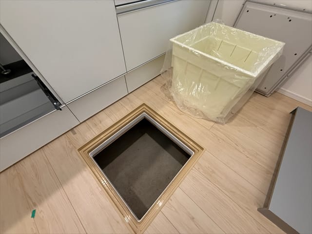 現在作業中ですが床下収納スペースもございます。