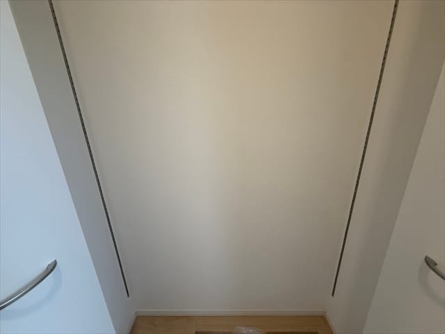 まだ棚がついていませんがシューズボックスもございます。