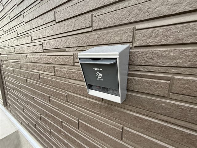 EV車の充電設備もございます。急に電気自動車に買い替えなければならなくなっても安心ですね!