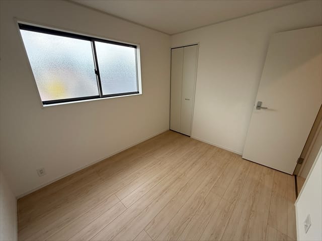 北側のお部屋ですが明るいお部屋ですね。