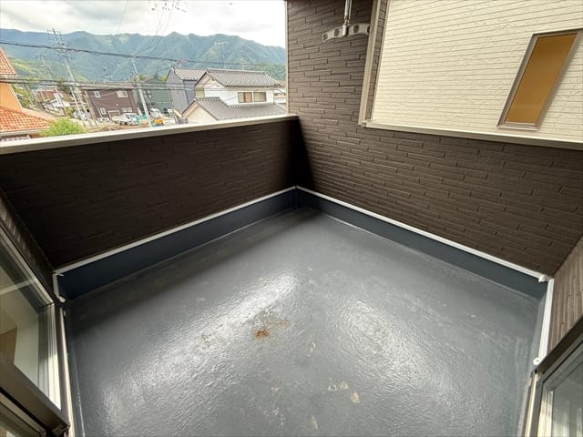 大きなバルコニーもございます。