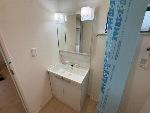 洗面台は鏡が大きく使いやすそうですね。