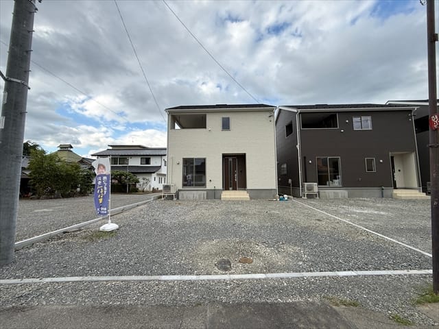敷地も広く開放感のある物件ですね。